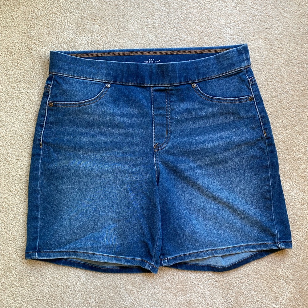 New Direction Pull on Denim Shorts size 10